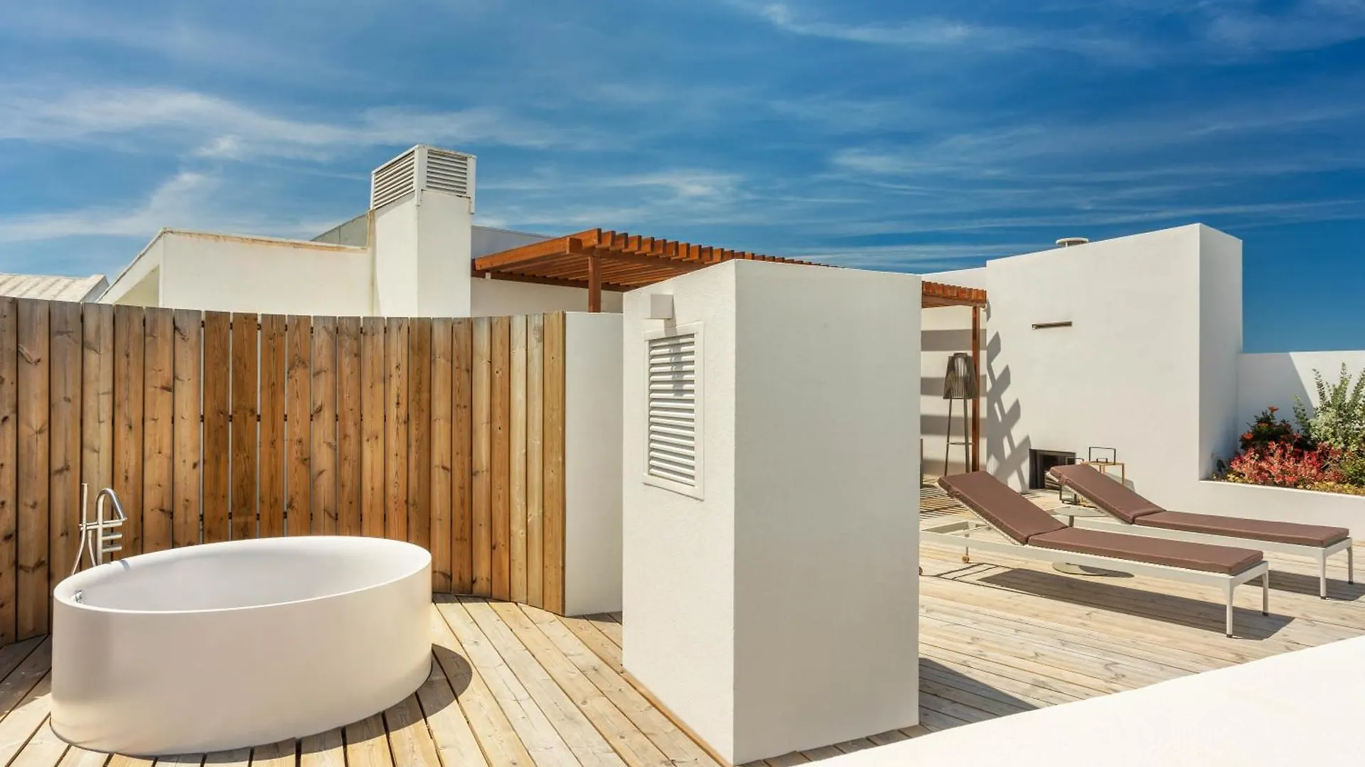 Memmo Baleeira - Design Hotels Sagres